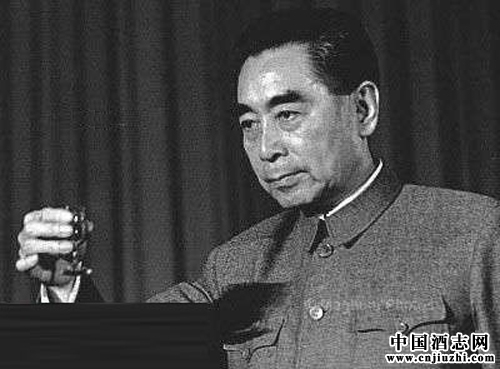總理請客化矛盾許司令誠服暢飲