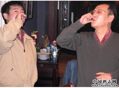 得意盡歡杯盞間