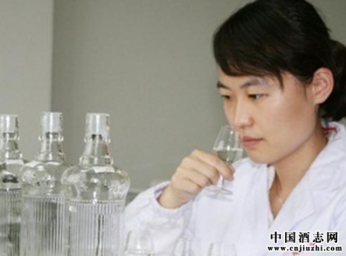 如何鑒別假冒名優(yōu)白酒?