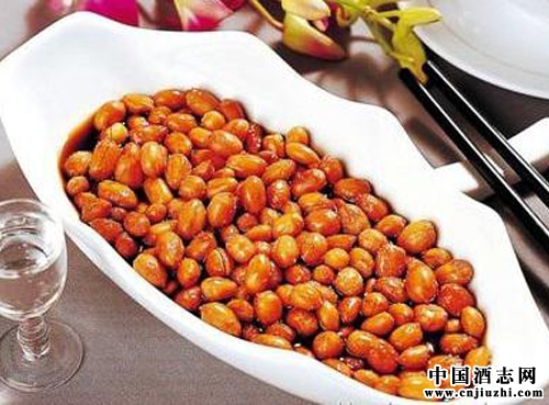 分析酒桌上為何離不開花生米