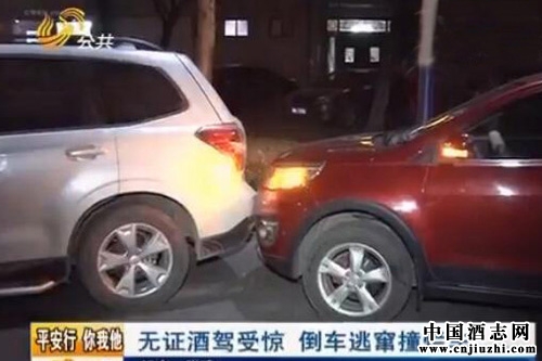 德州一男子無證酒駕被查受驚 倒車逃竄撞爛他人轎車