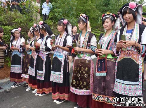 走進布依族的酒風俗