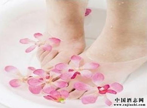 淺談白酒按摩可以消淤祛腫