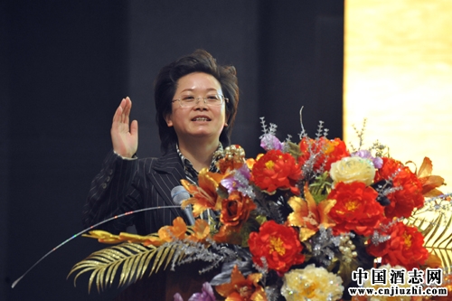 閻大香:沖破束縛 破壁迎春