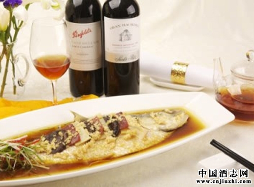 吃魚時不能喝紅酒