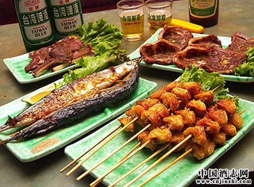 夏季飲酒小百科:炎炎夏日擼串季,喝酒后吃什么好?