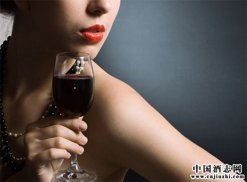 喝酒美容,如何泡美容酒?教你幾招自制美容酒!