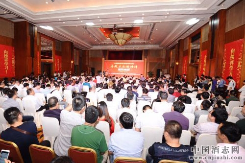 迎駕董事長(zhǎng)當(dāng)選中國(guó)白酒歷史杰出貢獻(xiàn)人物