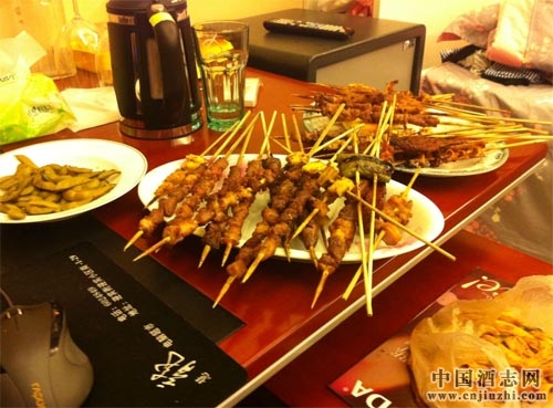 夏季吃燒烤不能搭配啤酒?吃燒烤搭配哪些食物健康?