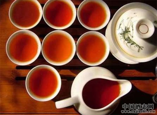 城會玩:白酒兌紅茶可以喝嗎?