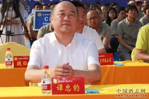 汾酒集團(tuán)董事長譚忠豹榮獲經(jīng)濟(jì)年度人物獎(jiǎng)